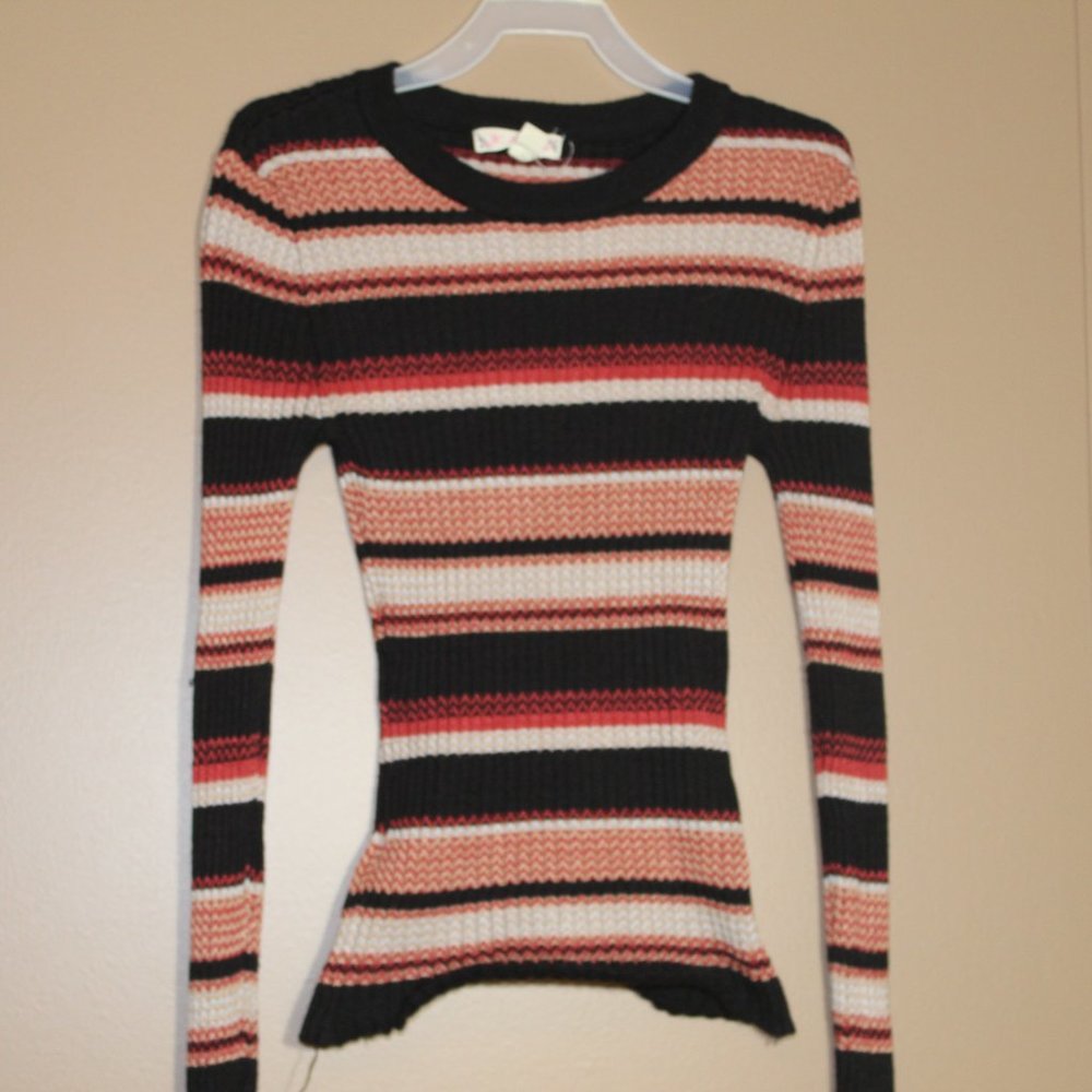 Form fitting sweater. Fall colors. Small